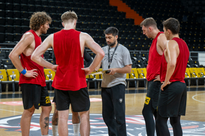 Taraftarın umudu MSK, Anadolu Efes'le kritik Play-Off mücadelesine çıkacak