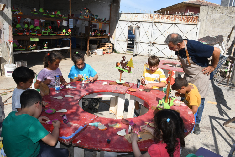 Tarsus’ta baba-oğul el ele Ahşapla hayalleri oyuncağa dönüştürüyorlar 2