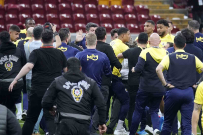Olaylı Galatasaray-Fenerbahçe derbisi davasında yeni duruşma: Oosterwolde "kimseye vurmadım" dedi, stat müdürü iddiasını tekrarladı