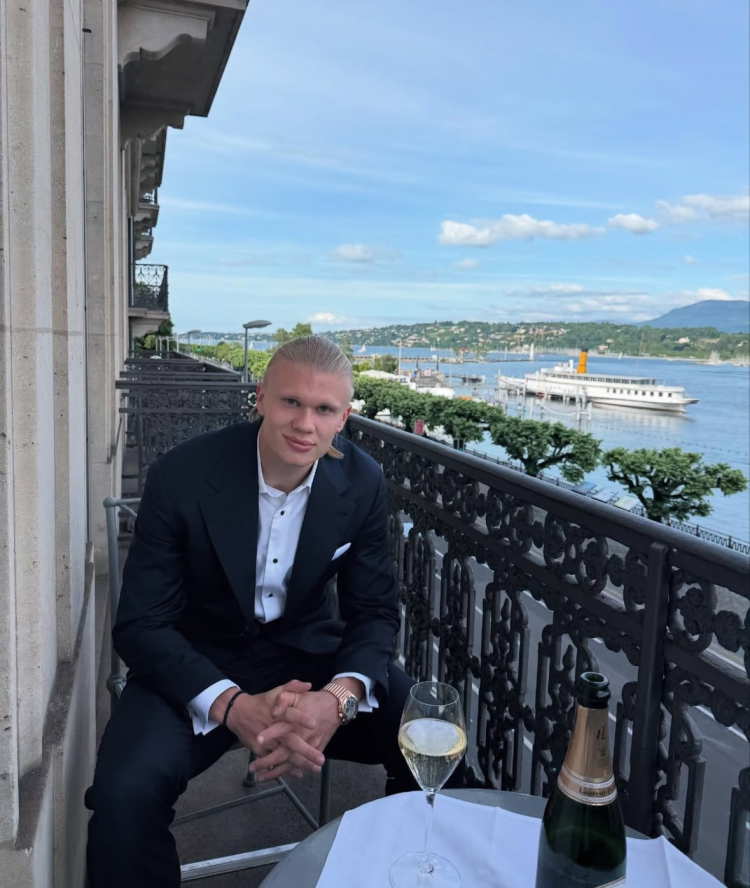 Dünyaca ünlü golcü Erling Haaland tatil için İstanbul'da! Boğaz'dan paylaşım yaptı 2