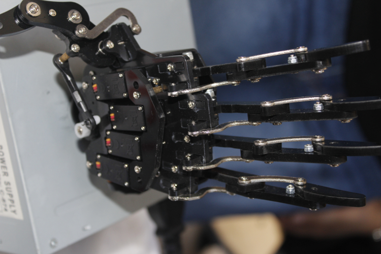 Seyhan ÇEP Lisesi TÜBİTAK Bilim Fuarı’nda Robotik El Projesi depremzedeler ve engelli bireyler için umut oluyor