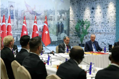 Cumhurbaşkanı Erdoğan, Süper Lig şampiyonu Galatasaray’ı Dolmabahçe’de kabul etti