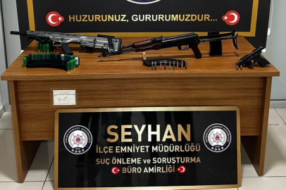 Adana'da eve yapılan baskında gardıroptan AK-47 Piyade Tüfeği ve ruhsatsız silahlar çıktı