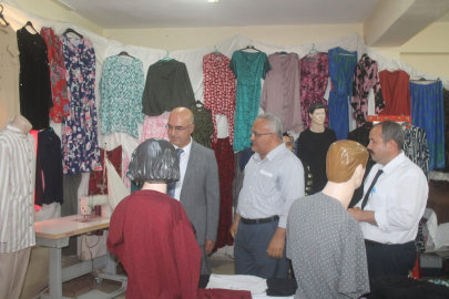 Yumurtalık Halk Eğitim Merkezi’nde yıl sonu sergisi açıldı