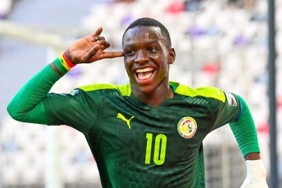 Fenerbahçe'nin ilk transferi Amara Diouf İstanbul’da! Genç yıldız kimdir, hangi mevkide oynuyor?