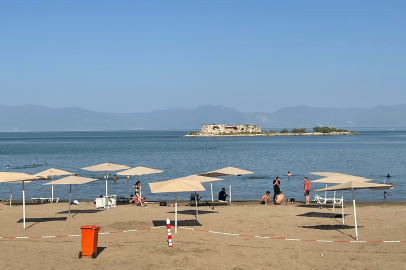 Yumurtalık sahili tatilcilerle doldu taştı