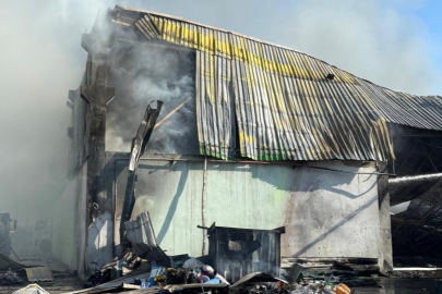 Adana'da geri dönüşüm fabrikasındaki yangın kontrol altına alındı