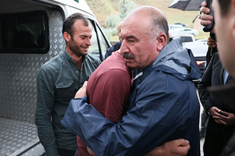 Mersin'de denizde boğulan lise öğrencisi memleketi Çorum'da son yolculuğuna uğurlandı 2