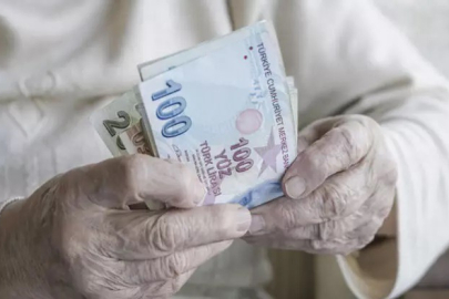 SGK'dan emeklilere ödeme müjdesi: Maaşlar ve bayram ikramiyeleri öne çekildi