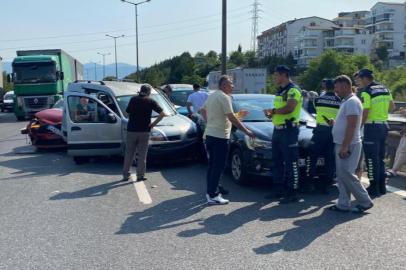 Kocaeli TEM Otoyolu’nda 8 araç birbirine girdi