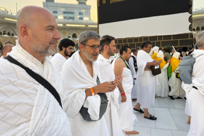 Bakanlar ve Siyasiler Kabe’de tavaf yaptı