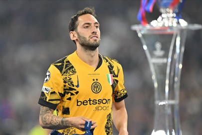 Hakan Çalhanoğlu Şampiyonlar Ligi finalini kaybetti ama tarihe geçti!