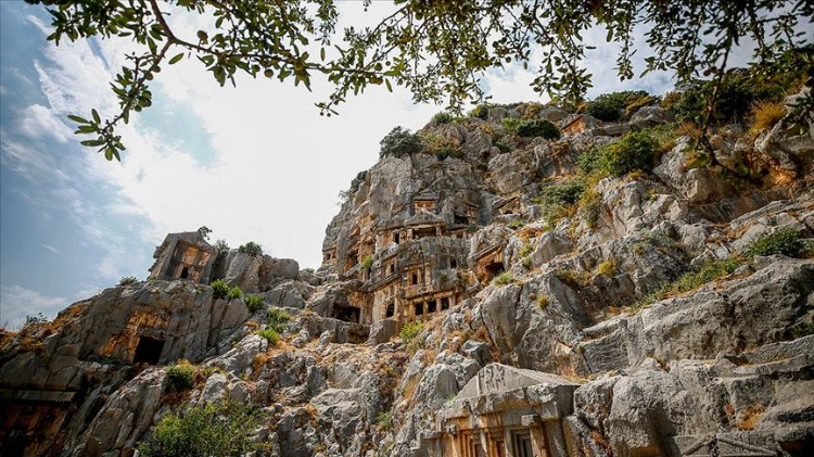 Myra Antik Kenti ve Kaya Mezarları