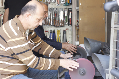 Adana’da bıçak bileme tezgâhları bayrama hazırlanıyor