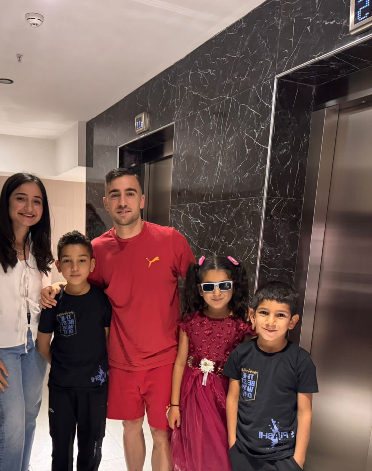 Galatasaraylı Yunus Akgün'den köy okulundaki minik taraftarlara forma sürprizi 2