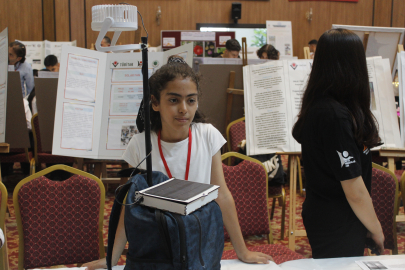 Hiranur Özen’in güneş enerjili sırt çantası pervanesi TÜBİTAK Bilim Fuarı’nda ilgi odağı oldu