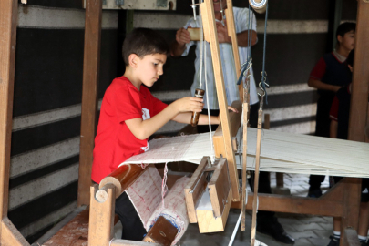 İpekçiliğin geleceği torunların ellerinde canlanıyor