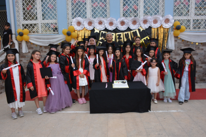 4-C sınıfının gülen gözleri mezuniyetle parladı