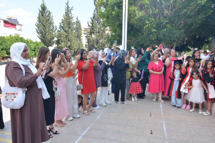 4-C sınıfının gülen gözleri mezuniyetle parladı 6