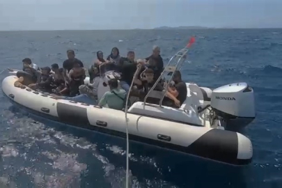 Aydın açıklarında lastik bottaki 15 göçmen kurtarıldı
