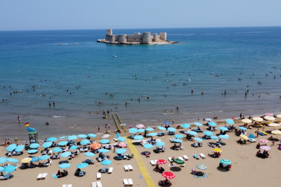 Bayram tatili başladı: UNESCO mirası Kızkalesi tatilcilerle doldu taştı