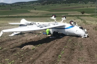 Bilecik’te kaza yapan eğitim uçağı vinçle kaldırıldı