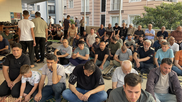 Osmaniye’de bayram namazında vatandaşlar camilere akın etti 3