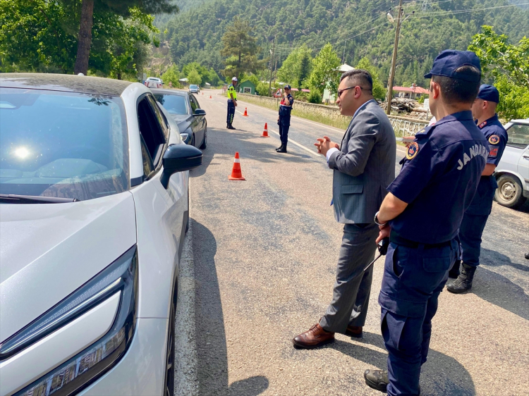Saimbeyli Kaymakamı Emre Açar’dan jandarma noktasında bayram ziyareti 2