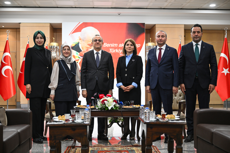 Siyasette bayramlaşma gündemi AK Parti ve DEM Parti'den 'Barış', 'Meclis' ve 'Yeni Anayasa' mesajları 2