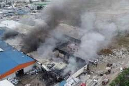 Kocaeli'de boya fabrikasında korkutan yangın!