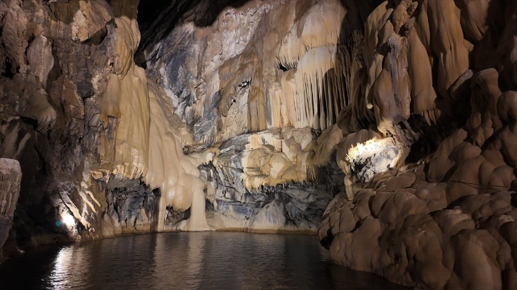 Doğal oluşumlar ve ışık oyunlarıyla görsel şölen