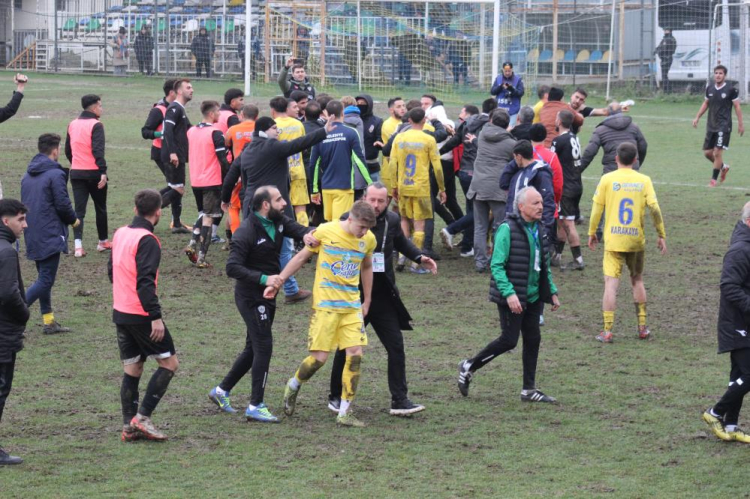 Futbolda profesyonel lig