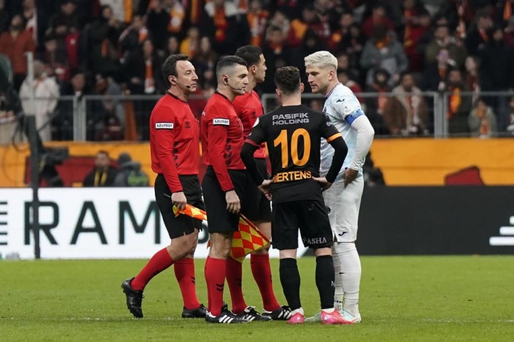 Futbolda profesyonel lig