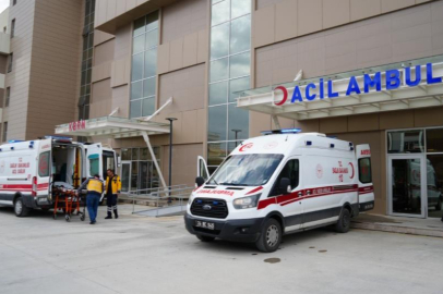 Erzincan’da otomobil devrildi: 2’si çocuk 5 yaralı