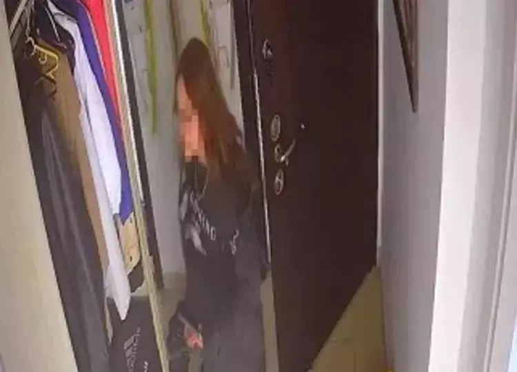 Boşanma davasında delil toplamak için çocuklarını kullandı, kocasının gizli kamerasına yakalandı! 4