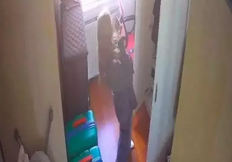 Boşanma davasında delil toplamak için çocuklarını kullandı, kocasının gizli kamerasına yakalandı! 5
