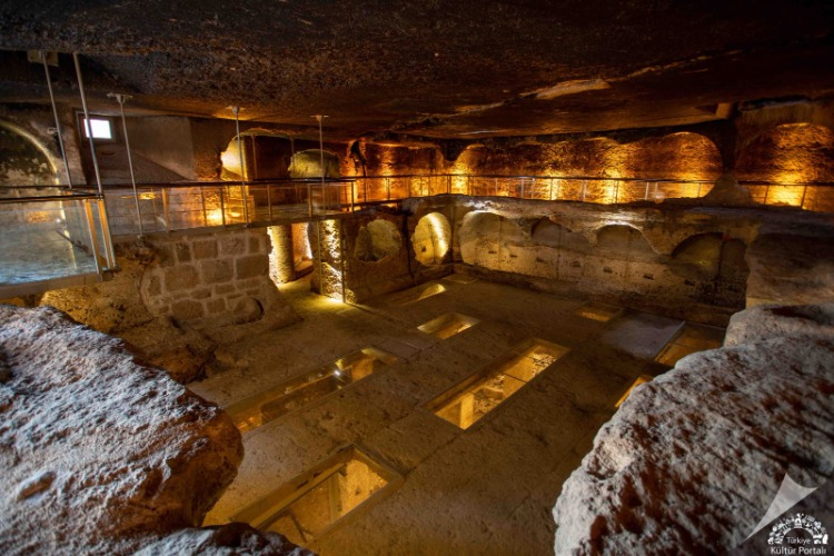 KAYA MİMARİSİ VE DEVASA YAPILAR