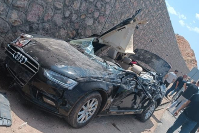 Siirt’te hafriyat kamyonu ile otomobil çarpıştı: 1 ölü, 4 yaralı