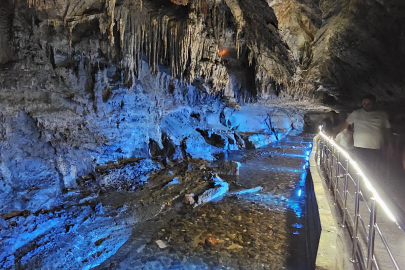 Zonguldak'ın doğal güzeli Gökgöl Mağarası, bayram tatilinde ziyaretçi akınına uğradı