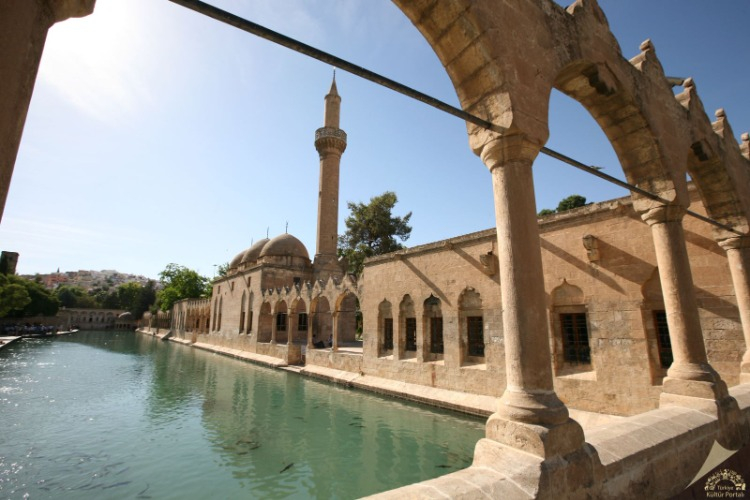 BALIKLIGÖL: EFSANELERİN İÇİNDE YÜZEN BALIKLAR