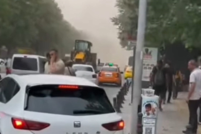 Gaziantep’te ağaçlar devrildi, araçlar zarar gördü, toz bulutu kenti kapladı