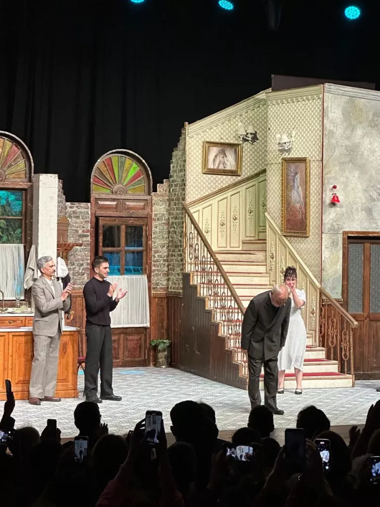  Usta Oyuncu Şener Şen, Zengin Mutfağı ile tiyatroya veda etti! 3