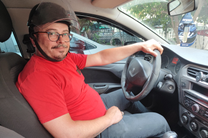 Adana’da otomobil sürücüsüne "kask takmadığı" gerekçesiyle ceza kesildi: Artık arabayla da kask takıyor!