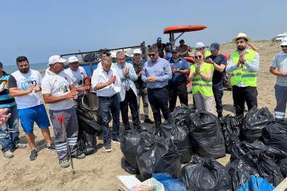 Karataş Harbiş Plajı gönüllülerle temizlendi