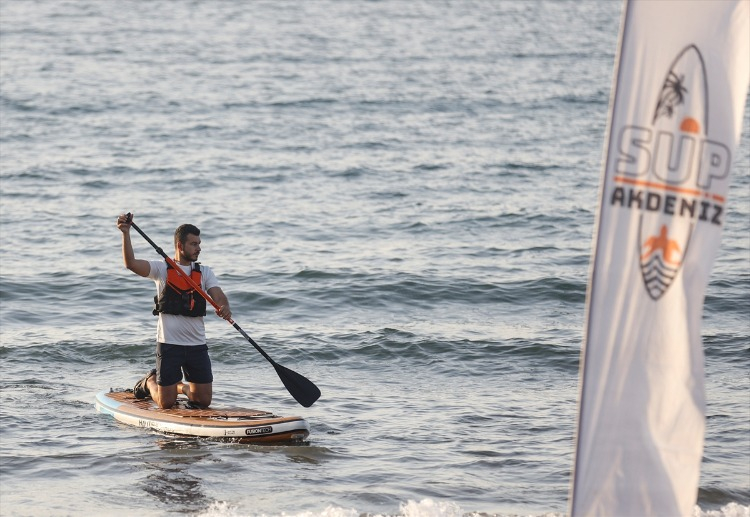 Sabahın Sessizliğinde Kürek Sörfü