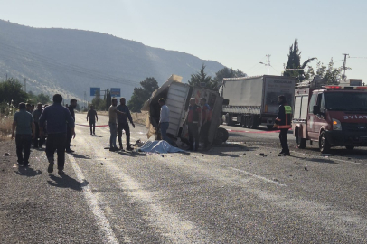 Adıyaman'da feci kaza: Otomobil ile kamyonet çarpıştı, 1 ölü 4 yaralı