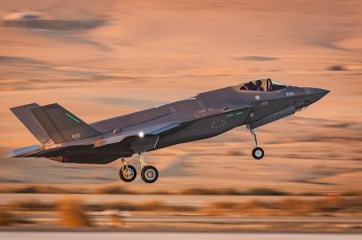 İran, İsrail’e ait iki F-35 savaş uçağını vurdu