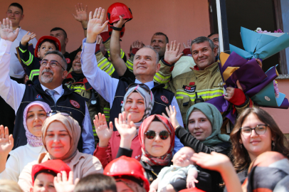 İtfaiyecilerin yüreğini ısıtan Babalar Günü sürprizi