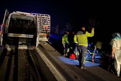 TEM otoyolu’nda feci kaza: Yolcu minibüsü ile tüp yüklü kamyon çarpıştı, 16 yaralı