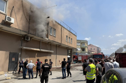 Sakarya Arifiye’de nalbur dükkanında yangın paniği